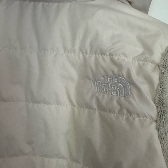 The North Face Cream and Gray Girls Puffer Jacket - Picture 9 of 10